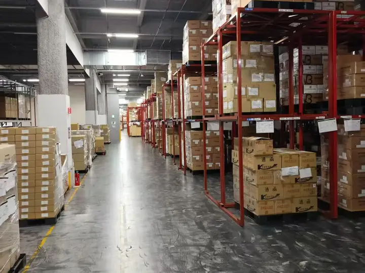 Cargo handling at a consolidation facility