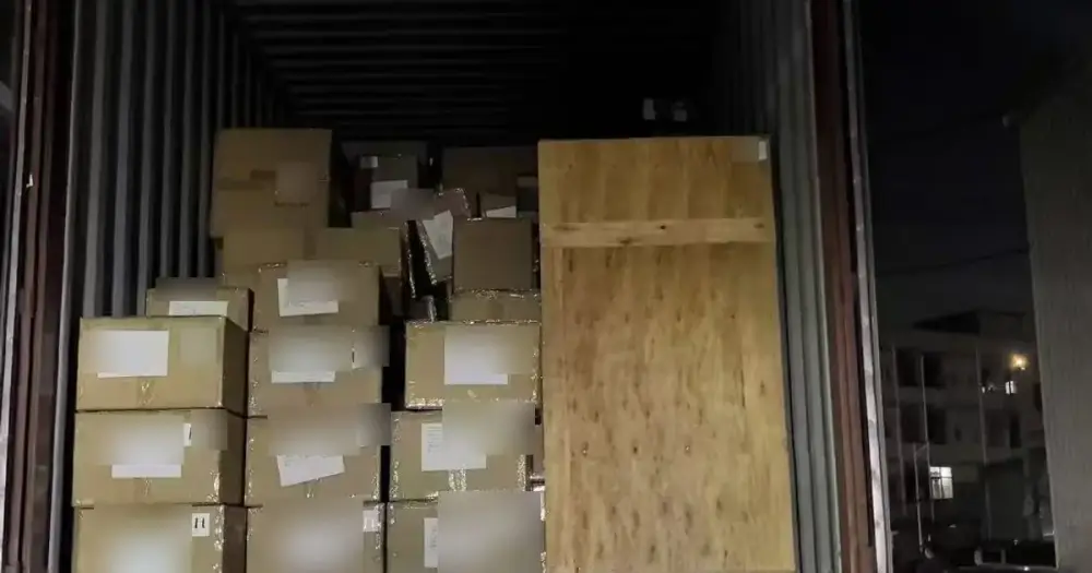 Cartons and a wooden crate loaded for origin transport in Shenzhen at night.